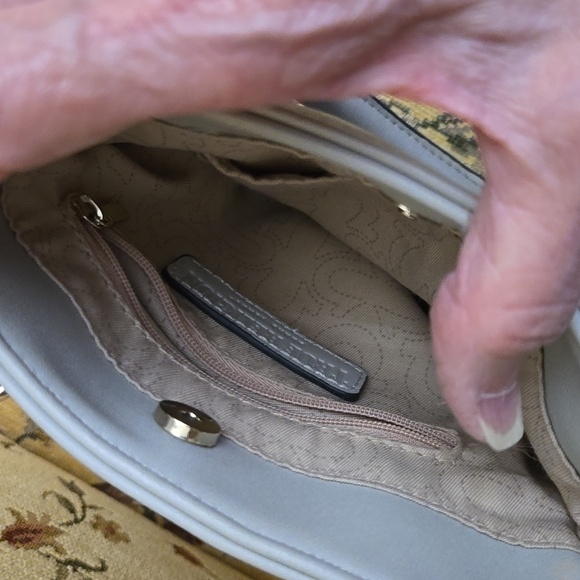 Final Offer. 😍😍😍😍True Religion handbag NWOT - Picture 3 of 8